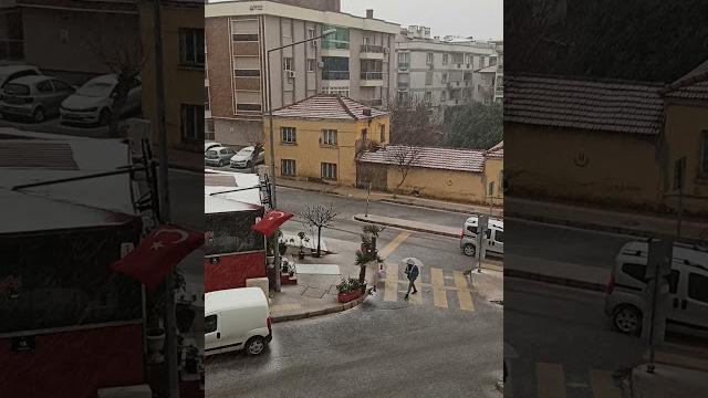 İnce ince bir kar yağar İnce ince bir kar yağar