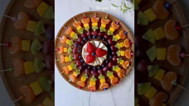 Easy and beautiful brie & fruit skewers ideas | fruit platter inspiration | fruit plating ideas Easy and beautiful brie & fruit skewers ideas | fruit platter inspiration | fruit plating ideas