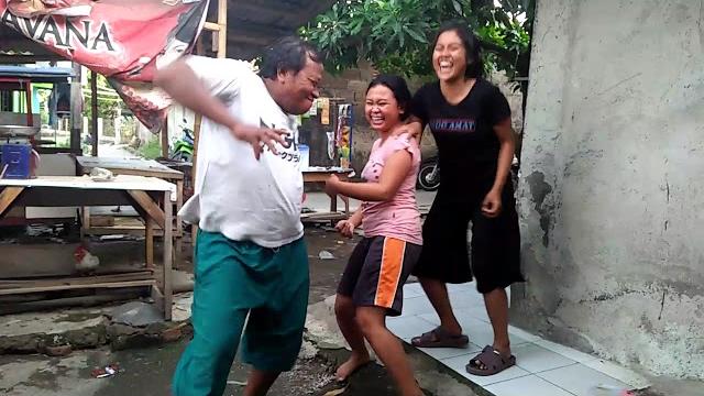 Goyang ala ala mie tek-tek. Goyang ala ala mie tek-tek.