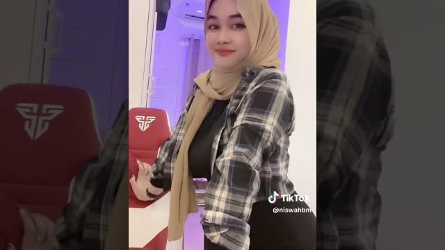 Tiktok goyang hot niswahbm/mawar merah Tiktok goyang hot niswahbm/mawar merah