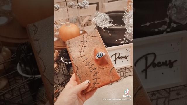 Sanderson sisters spell book diy craft! #crafts #kidcrafts #halloweencraftideas #sandersonsisters Sanderson sisters spell book diy craft! #crafts #kidcrafts #halloweencraftideas #sandersonsisters