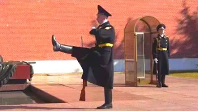 Почётный караул у вечного огня honor guard at the eternal flame 4k 仪仗队 ehrenwache 대 garde d'honneur Почётный караул у вечного огня honor guard at the eternal flame 4k 仪仗队 ehrenwache 대 garde d'honneur
