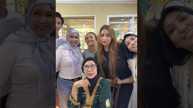 Normah damanhuri bersama anak2... Normah damanhuri bersama anak2...