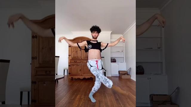 Vogue catwalk lesson 2 Vogue catwalk lesson 2
