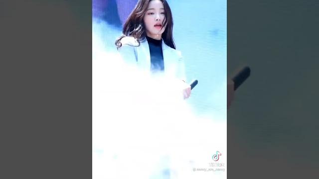 Momoland || yeon woo Momoland || yeon woo