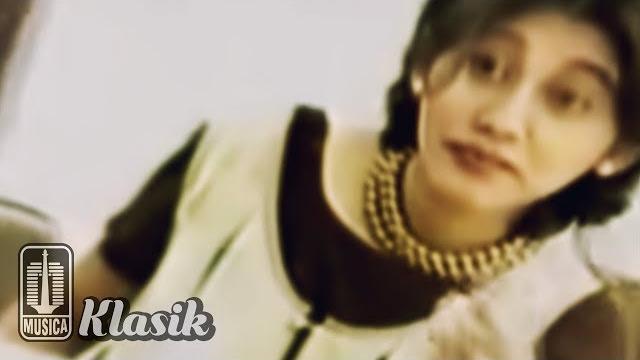 Nike ardilla - duri terlindung (official karaoke video) Nike ardilla - duri terlindung (official karaoke video)