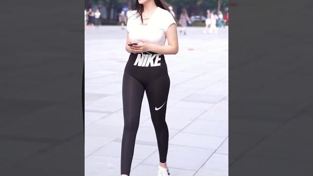 No. 42 sexy yoga pants 街拍美女 No. 42 sexy yoga pants 街拍美女
