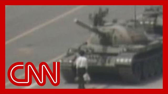 Man vs. tank in tiananmen square (1989) Man vs. tank in tiananmen square (1989)