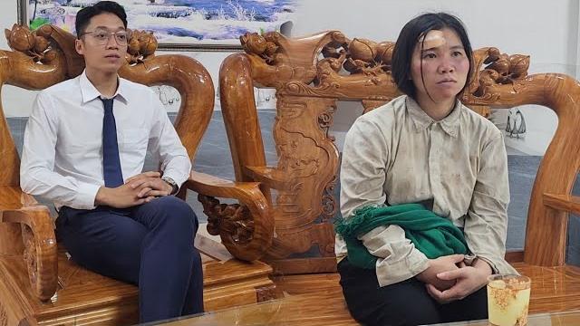 被丈夫赶出家门的单身母亲获得首席执行官的帮助。 被丈夫赶出家门的单身母亲获得首席执行官的帮助。