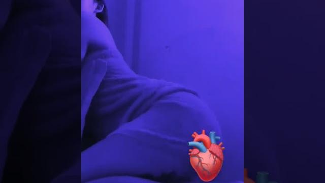 Pinay sexy dance twerk in bed(halimaw umibabaw) Pinay sexy dance twerk in bed(halimaw umibabaw)