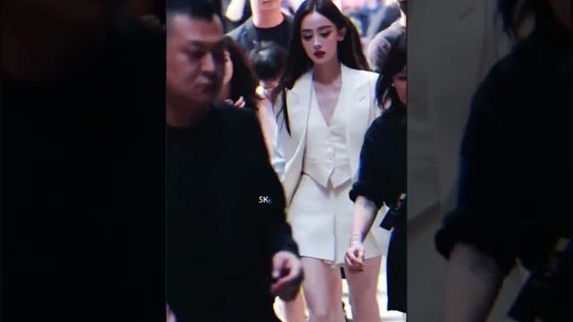 挑战明星古力娜扎西装裙,普通人上身效果怎么样?#小西装 挑战明星古力娜扎西装裙,普通人上身效果怎么样?#小西装