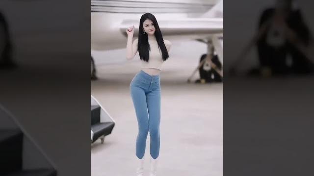 【1040】傳說中的飛機場 #跳舞# #美女# #大長腿 【1040】傳說中的飛機場 #跳舞# #美女# #大長腿