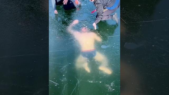 This man got lost under the ice This man got lost under the ice
