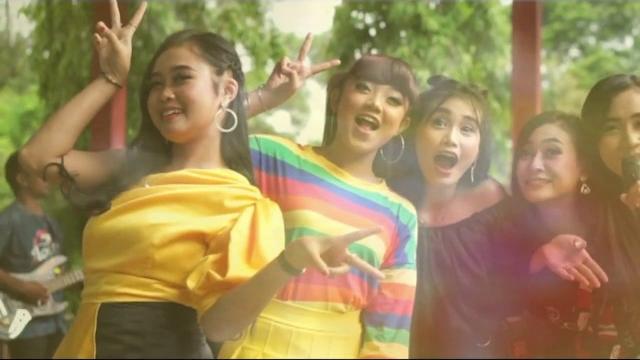 Momon ngamuk, cak nophie ugal2an! goyang heboh - om adella terbaru 2020 cumi cumi audio curugsewu Momon ngamuk, cak nophie ugal2an! goyang heboh - om adella terbaru 2020 cumi cumi audio curugsewu