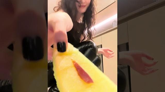 靴嘉倪s queeny slicing melon and cooking 及膝高跟长靴 烹饪 靴嘉倪s queeny slicing melon and cooking 及膝高跟长靴 烹饪