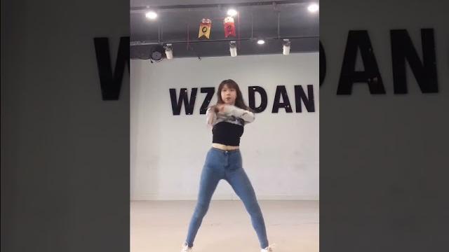 Chinese beautiful girl 抖音:小羊崽爱跳舞 Chinese beautiful girl 抖音:小羊崽爱跳舞