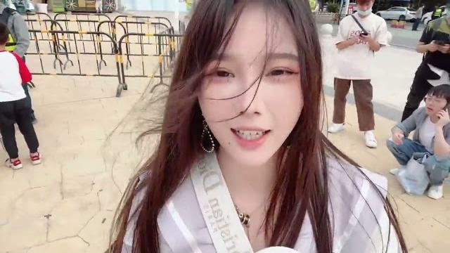 虎牙 小小奶瓶儿 (1) 虎牙 小小奶瓶儿 (1)