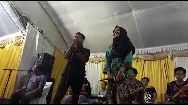 Tortor jr beraksi diatas genjot Tortor jr beraksi diatas genjot