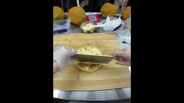 街頭美食:榴莲烤餅14 -6-25(2 )| street food | #路边摊美味 街頭美食:榴莲烤餅14 -6-25(2 )| street food | #路边摊美味