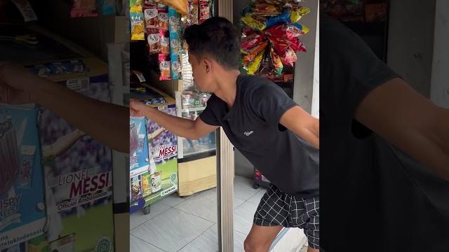 Gak mau belli di warung madura lagi Gak mau belli di warung madura lagi