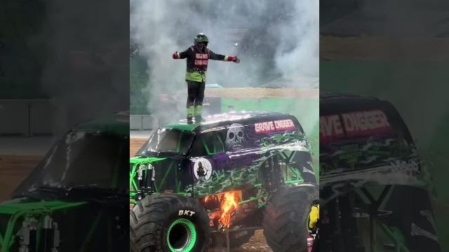 Grave digger monster truck insane fire melbourne australia 2022 Grave digger monster truck insane fire melbourne australia 2022
