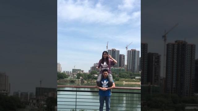 情侶騎脖子 情侶騎脖子