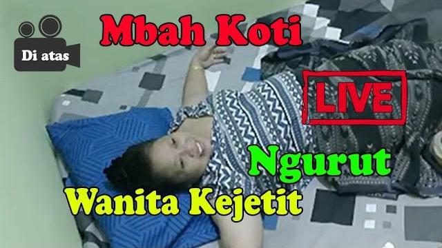 Live mbah koti ngurut wanita kejetit ( kamera di atas ) Live mbah koti ngurut wanita kejetit ( kamera di atas )