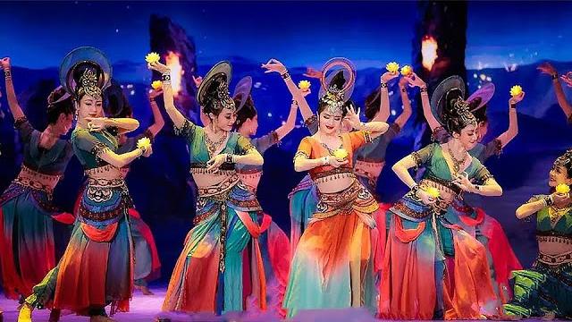 美到失语!新疆美女古丽米娜演绎西域乐舞 | 中国舞台 美到失语!新疆美女古丽米娜演绎西域乐舞 | 中国舞台