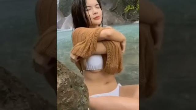 Tante csntik buka baju#shorts Tante csntik buka baju#shorts