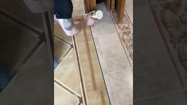 Монтаж пробкового компенсатора,до этого был металлический порожек. #паркетныеработы #ремонт Монтаж пробкового компенсатора,до этого был металлический порожек. #паркетныеработы #ремонт
