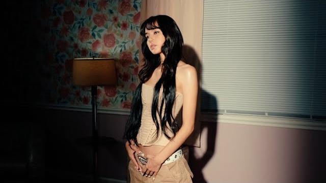 Lisa - new woman feat. rosalía (m/v behind the scenes) Lisa - new woman feat. rosalía (m/v behind the scenes)