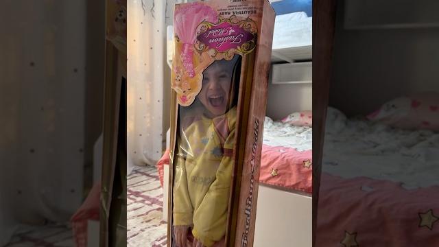 لولو فاتت على علبة الباربي لولو فاتت على علبة الباربي