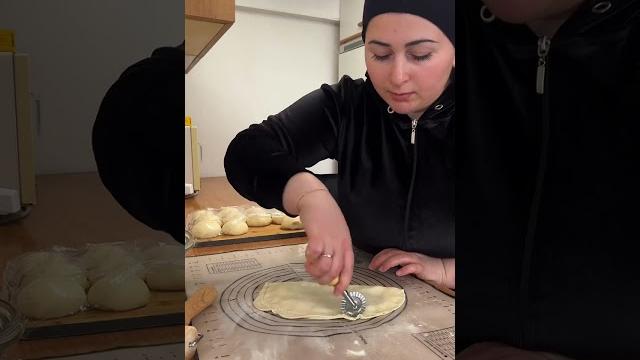 Если теста боятся то вкусных сочных чебуреков с хрустящей корочкой не видать! как думаете муж оценил Если теста боятся то вкусных сочных чебуреков с хрустящей корочкой не видать! как думаете муж оценил