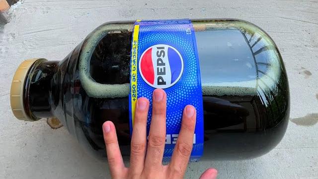 ️3 minutes breaking glass bottles ️ ️3 minutes breaking glass bottles ️