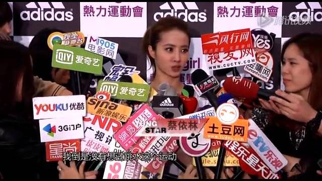 蔡依林坦言水性不佳 疑似避免整形部位曝光 蔡依林坦言水性不佳 疑似避免整形部位曝光