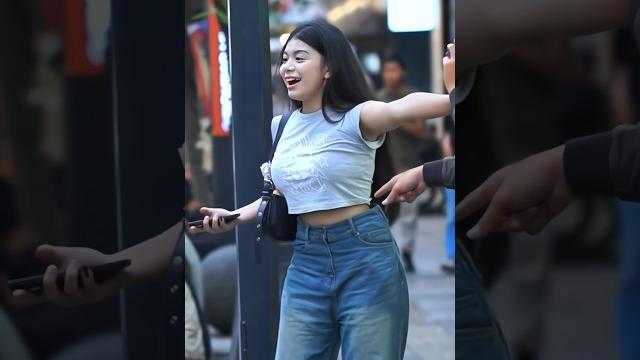 Cantik banget cewek ini #jokerprank #funnyshorts #shorts Cantik banget cewek ini #jokerprank #funnyshorts #shorts