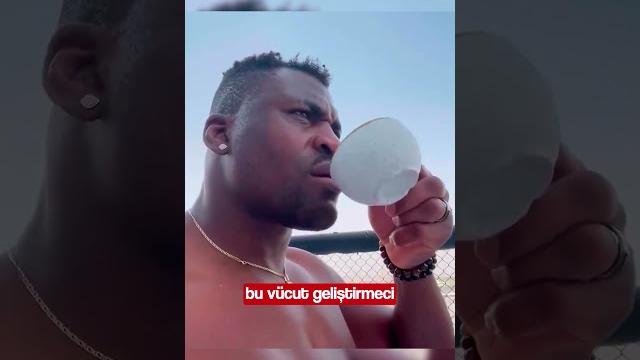 Mma dövüşcüsü vs vücut geliştirmeci Mma dövüşcüsü vs vücut geliştirmeci