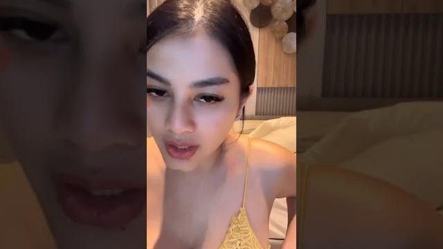 Gita youbi terbaru - tanktop kuning Gita youbi terbaru - tanktop kuning