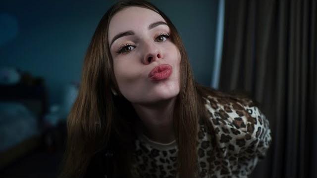 Tingly asmr kisses & mouth sounds Tingly asmr kisses & mouth sounds