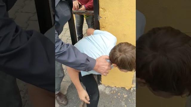 Okulun en uyanık çocuğu kaçarken suç üstü yakalandı Okulun en uyanık çocuğu kaçarken suç üstü yakalandı