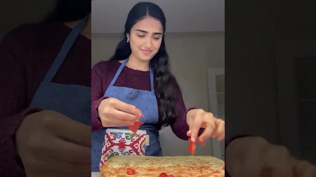 Farida pizza tayyorladi Farida pizza tayyorladi