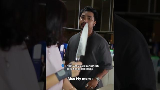 Ketika mengganggu mama memasak Ketika mengganggu mama memasak