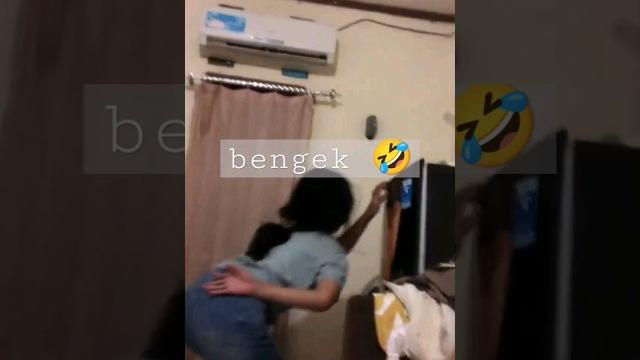 Ini parah #kentut #kentutlucu #cewektiktok #cewekbarbar Ini parah #kentut #kentutlucu #cewektiktok #cewekbarbar