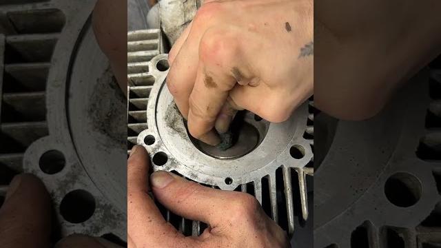 Cleaning ducati desmodromic valves and head Cleaning ducati desmodromic valves and head