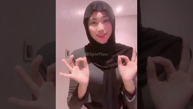 Live tia hijab lagi di kamar Live tia hijab lagi di kamar