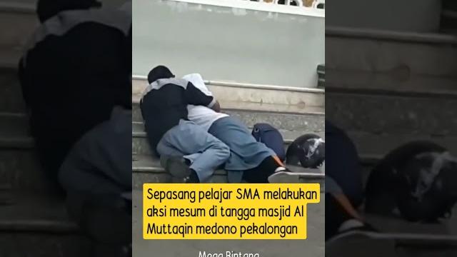 Sepasang pelajar sma melakukan aksi mesum di tangga masjid al muttaqin medono pekalongan Sepasang pelajar sma melakukan aksi mesum di tangga masjid al muttaqin medono pekalongan