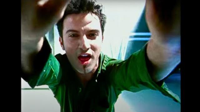 Tarkan - kır zincirlerini (bu gece) (official music video) Tarkan - kır zincirlerini (bu gece) (official music video)