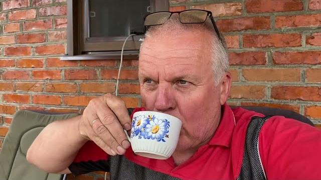 Вот это жучара! в соседнее село в магазин. хорошо что мишу не стал ждать! вот уже стало всё понятно! Вот это жучара! в соседнее село в магазин. хорошо что мишу не стал ждать! вот уже стало всё понятно!
