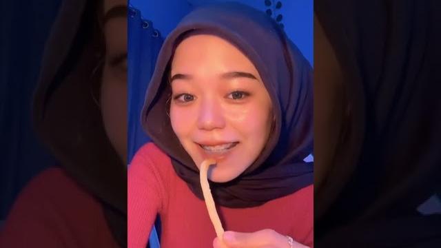Dera anjela live pakai jilbab baju rajut ketat Dera anjela live pakai jilbab baju rajut ketat