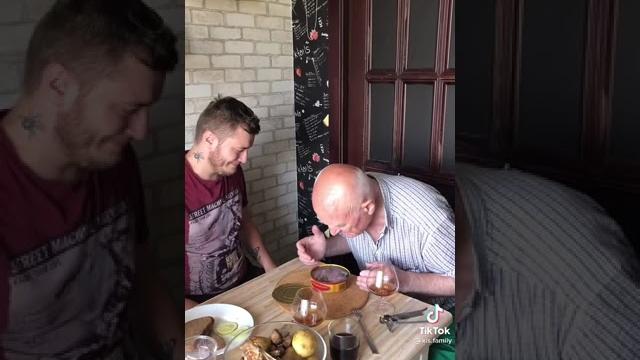 Распаковка сюрстреминга. сюрстремминг Распаковка сюрстреминга. сюрстремминг